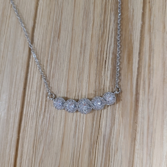 🌟🌟NEW🌟🌟GLAMOROUS!! Genuine 5 Round CZ 1 Carat  Necklace in SILVER 🌟🌟 - Picture 8 of 15